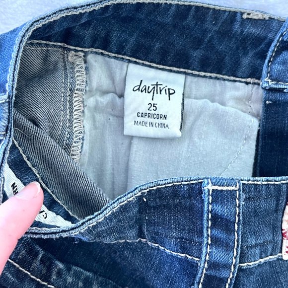 Daytrip Aztec Jean Sorts - Picture 4 of 5